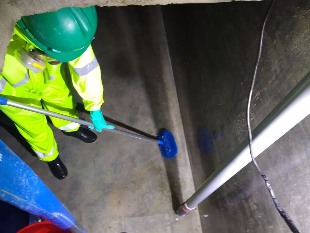 cepillado y lavado de cisterna
